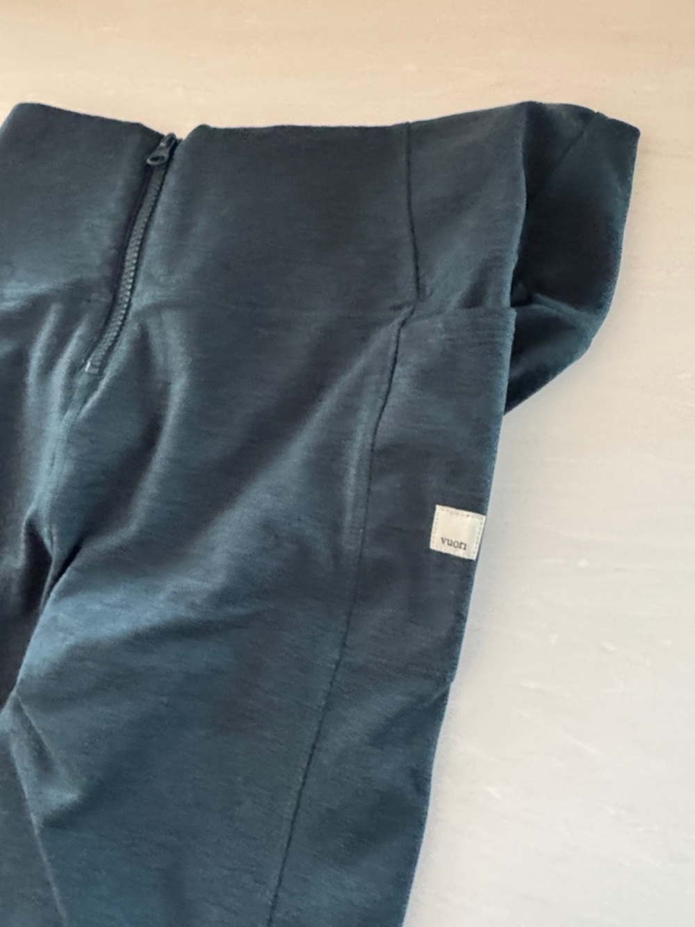 Vuori Dark green Leggings with Side Tag